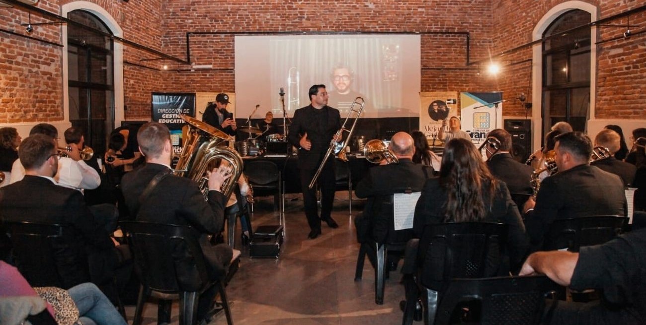 Alejandro Carballo brindó una Master Class a integrantes de bandas musicales de Franck, Pilar y Felicia