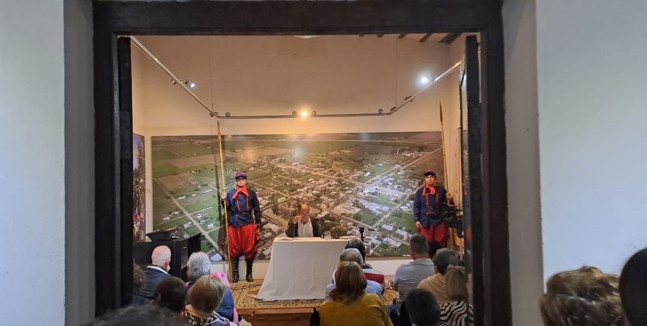 Ruben Tron, presentó en San Jerónimo del Sauce el libro “El Cielo de Jeremias”