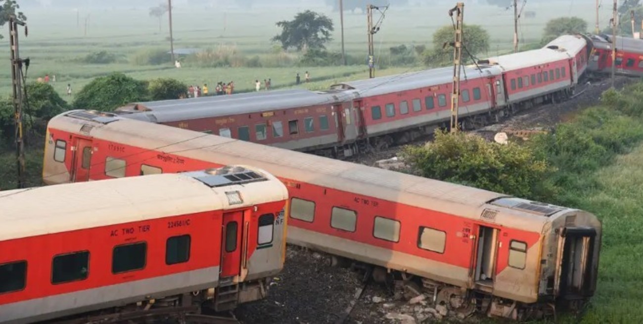 Al menos ocho muertos en un choque de trenes en India