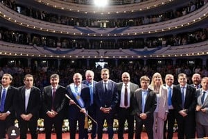 Alejandra Rodenas asistió a la jura de Osvaldo Jaldo como flamante gobernador de Tucumán.