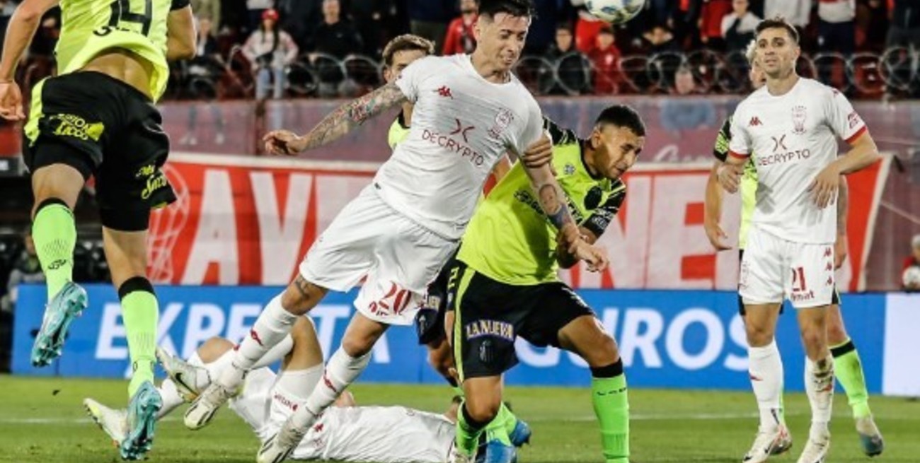 Huracán empató con Barracas y sigue complicado 