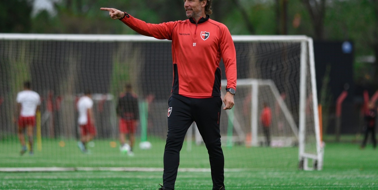 Newell's está afuera de todo, pero cerca de todo, con la lupa puesta en Heinze