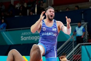 Enorme triunfo de Catriel Muriel.