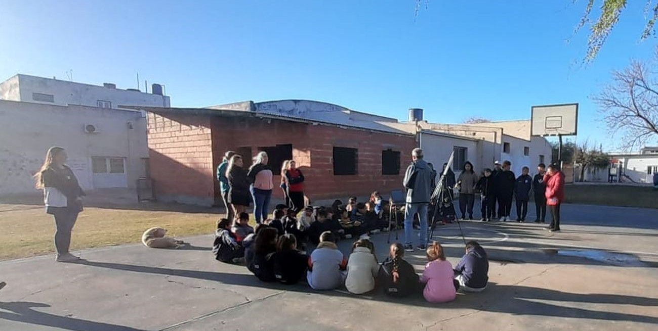 En San Jerónimo del Sauce, estudiantes de la Escuela N° 326 se conectaron con la Estación Espacial Internacional