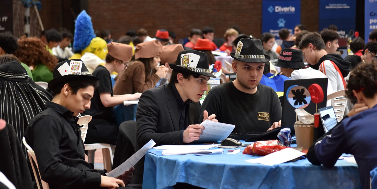 Disfraces y algoritmos en la UTN Santa Fe, la sede de una nueva "fiesta de la programación"