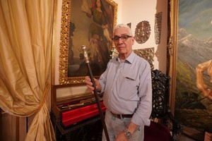 El histórico platero dialogó con El Litoral sobre su vida y obras. Foto: Fernando Nicola