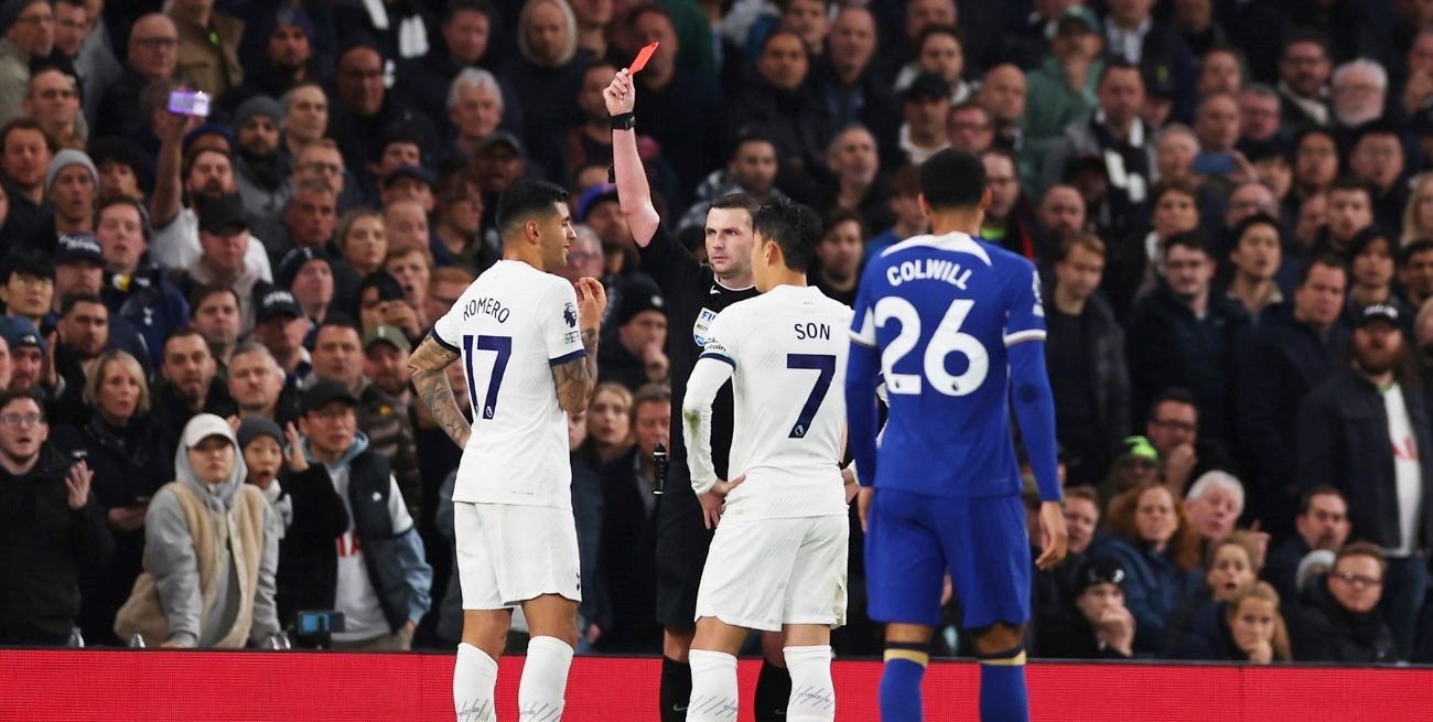 Video: la dura entrada de Cuti Romero a Enzo Fernández que terminó en expulsión y lesión