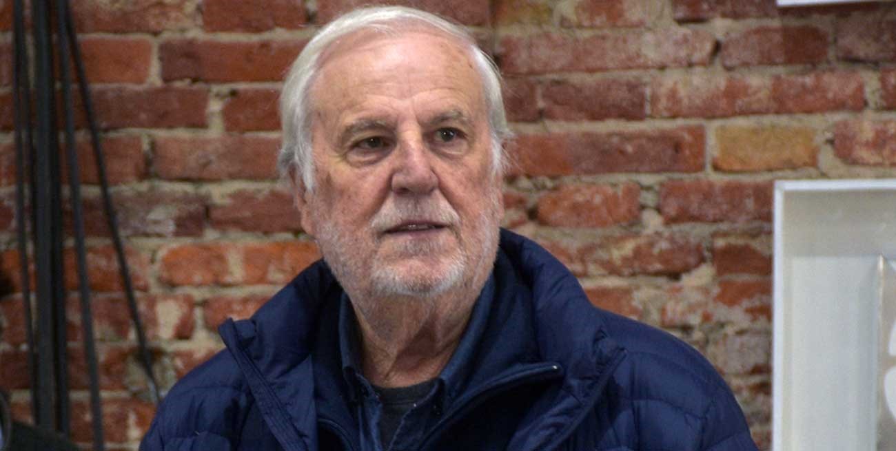 Colgaron banderas intimidantes en la casa de José Vignatti, presidente de Colón