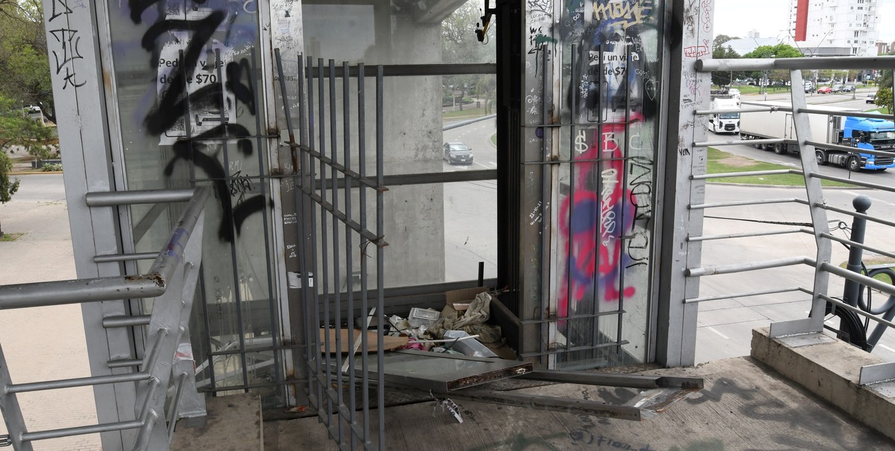 Quedó en una promesa la restauración del ascensor del puente peatonal al Puerto