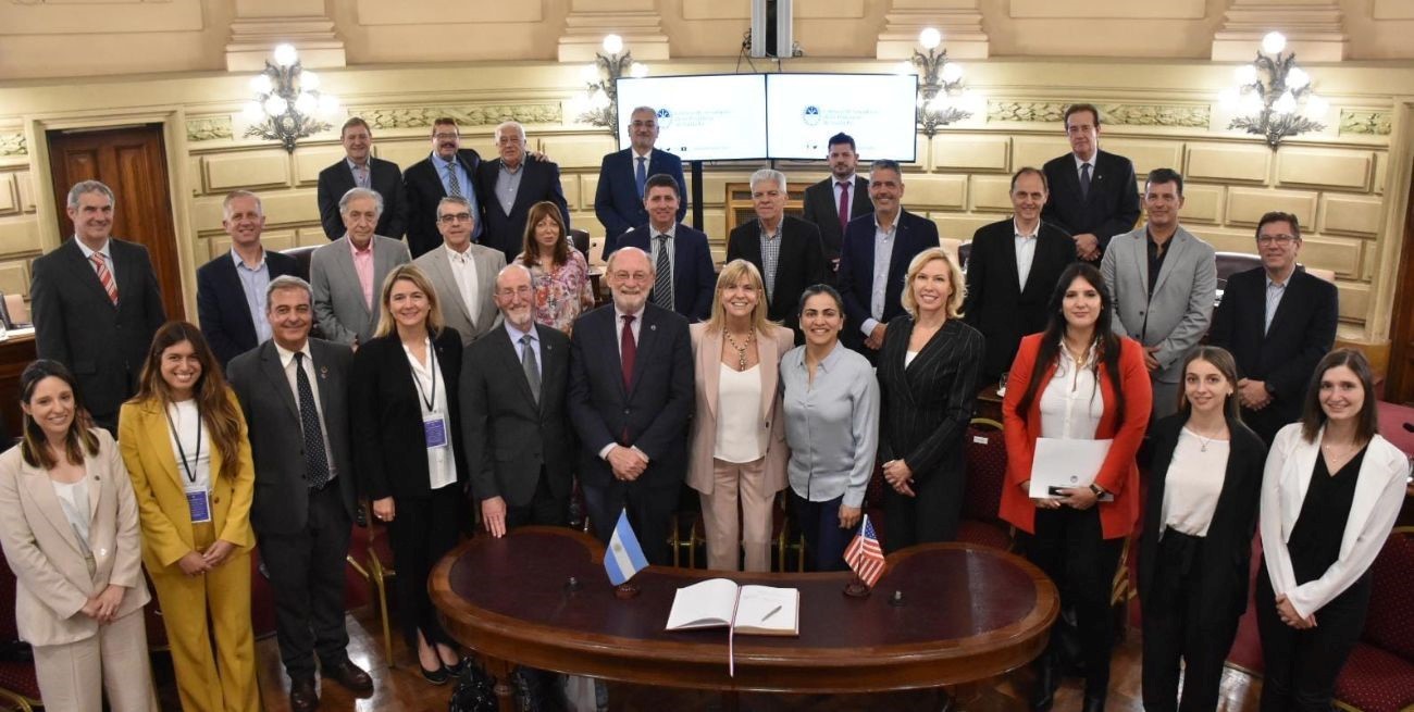 Senadores de California con pares santafesinos