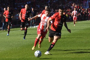 Juventud vs. experiencia: Jerónimo Dómina y Paolo Goltz en el último Clásico Santafesino. Créditos: Pablo Aguirre