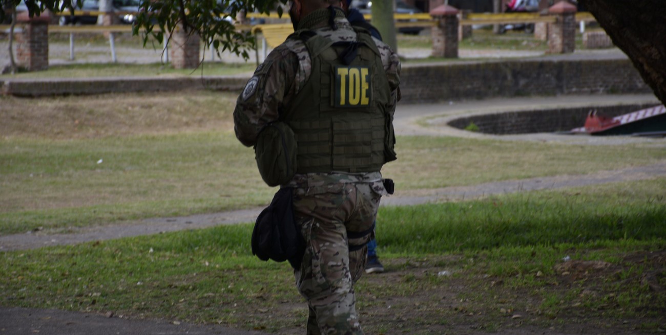 Investigan a un colectivero que se hacía pasar por subjefe de la TOE