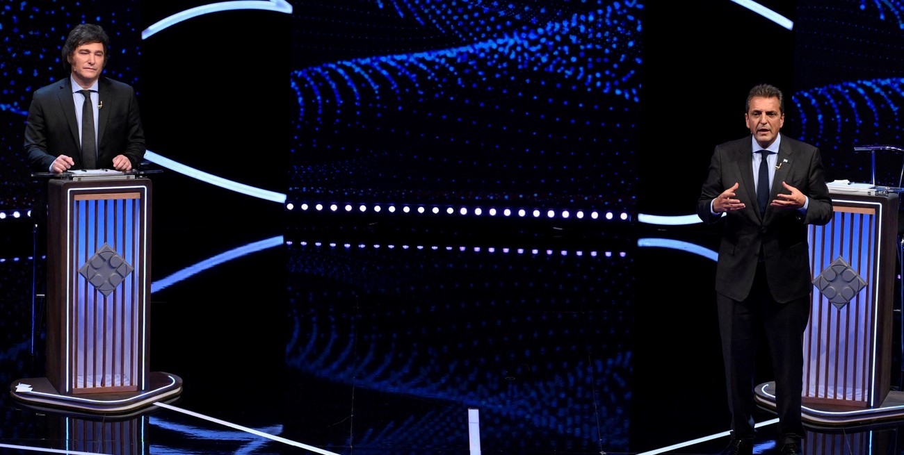El análisis de El País tras el debate presidencial: "Massa arrincona a un Milei apagado"