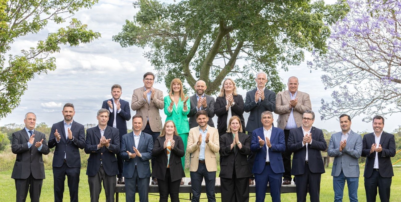 Maximiliano Pullaro presentó a su gabinete provincial en Cayastá