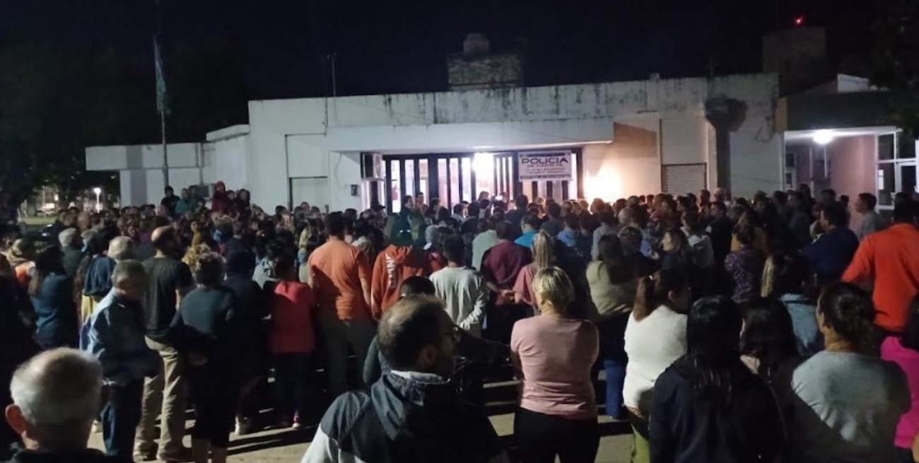 "Los políticos se hacen los pavos": vecinos de Barrancas se autoconvocaron por más seguridad