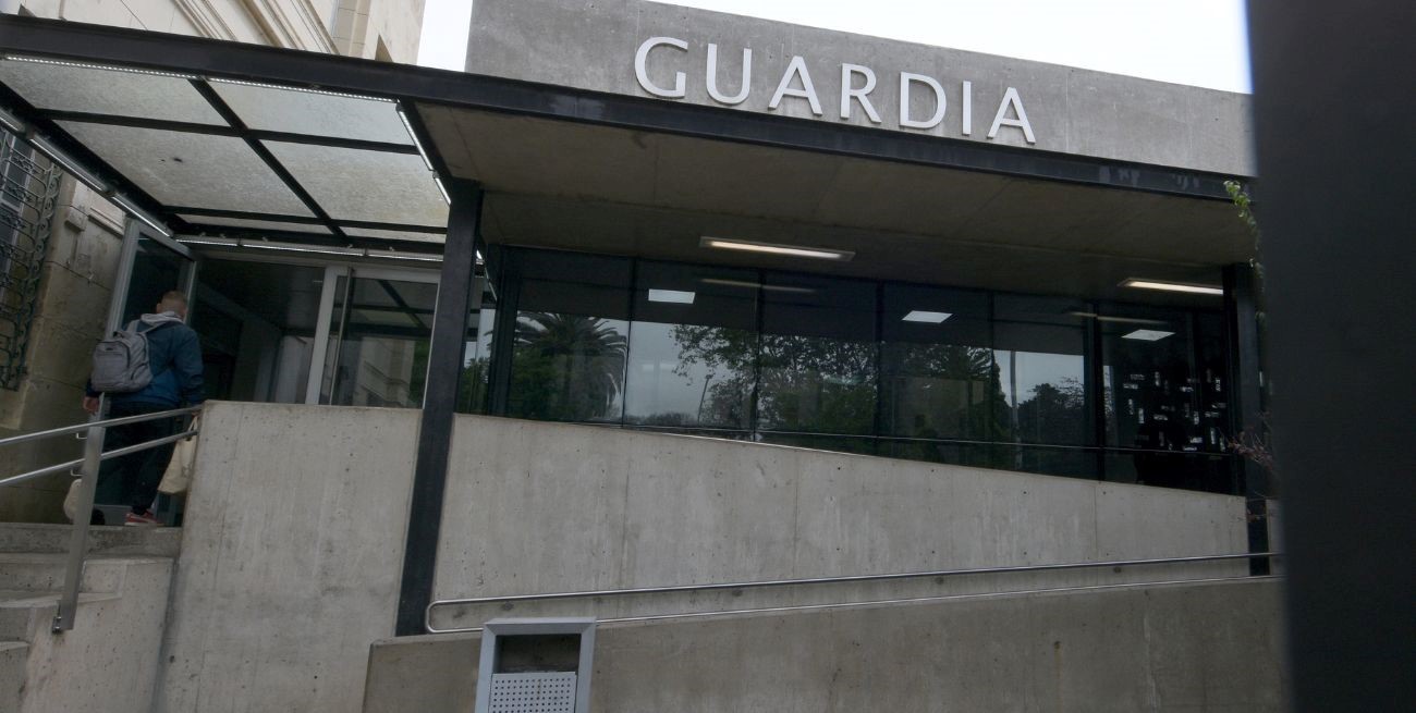 Pactó por una red social un encuentro para vender un celular y terminó con dos balazos