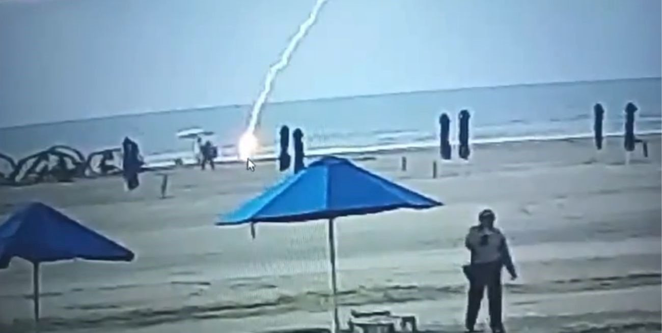 Una turista murió impactada por un rayo cuando caminaba por la playa en Cartagena