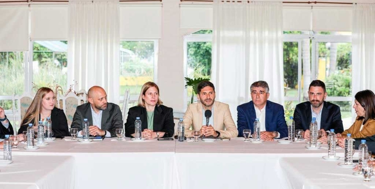 Frente a sus futuros ministros y secretarios, Pullaro  planteó cuál será su dinámica de trabajo desde diciembre