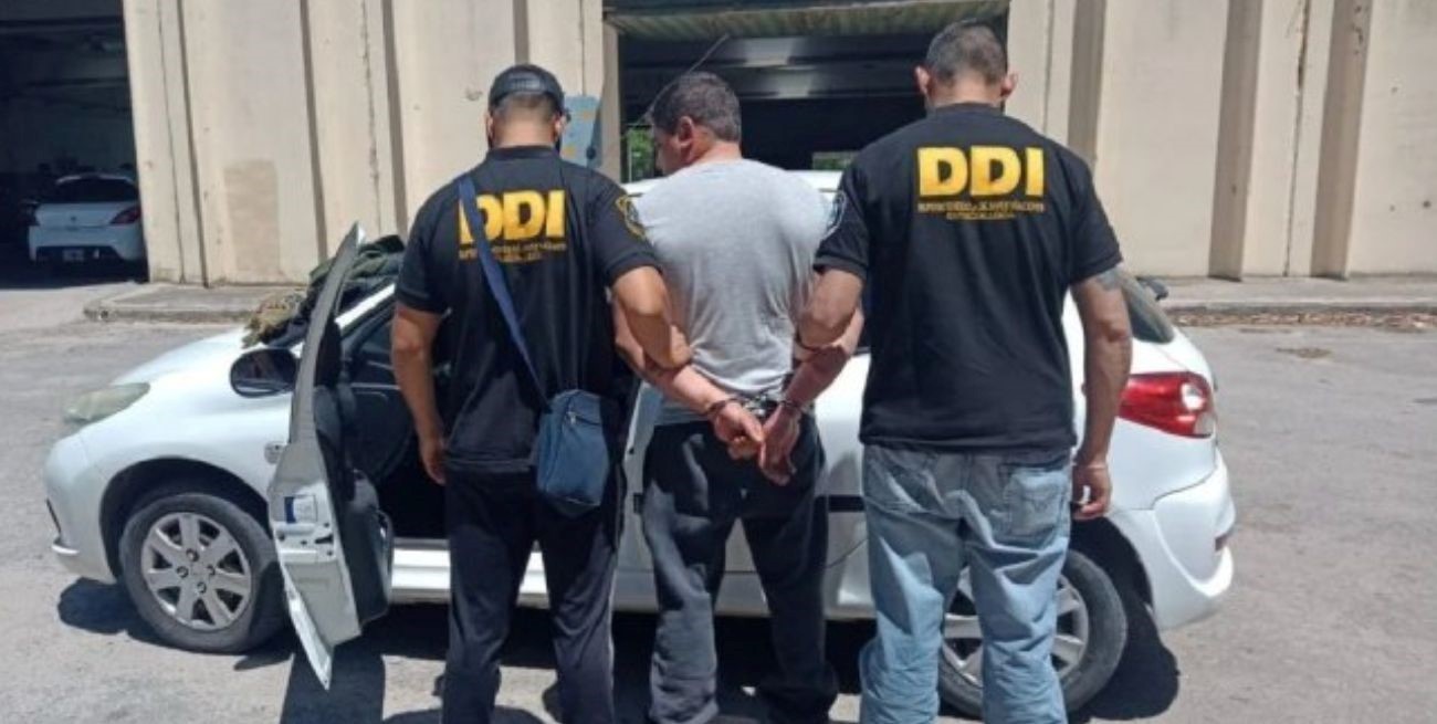 Llevó su auto a la verificación técnica y lo detuvieron por amenazar a su ex pareja