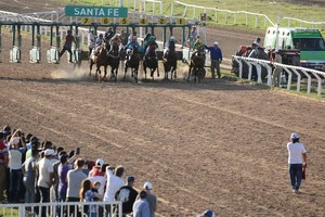 El día feriado nacional también es propicio para la concurrencia de público en Las Flores.
Foto: Luis Cetraro