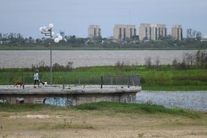 El Paraná en el Puerto local hoy llegó a los 4,20 metros de altura. Se monitorea día a día. Mauricio Garín