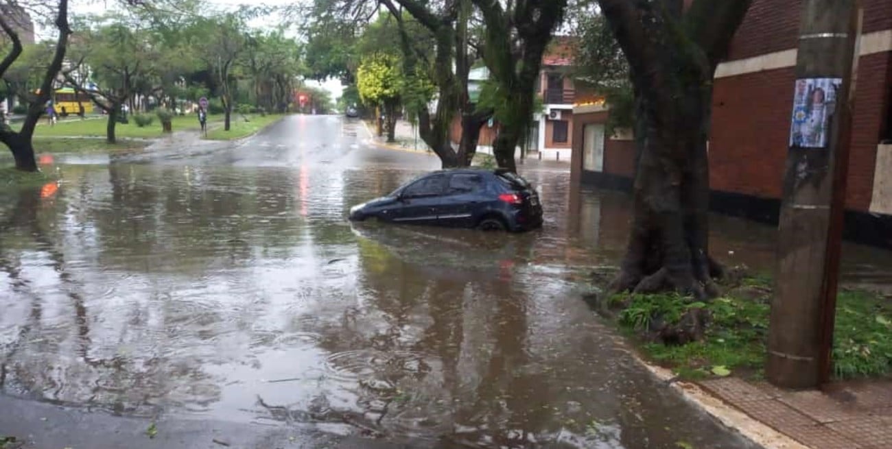 Video: impresionante temporal de viento, lluvia y granizo de gran tamaño en Posadas