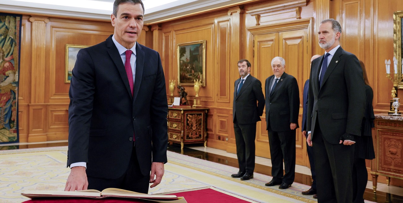 Pedro Sánchez juró ante el rey Felipe VI y ya puede conformar gobierno en España
