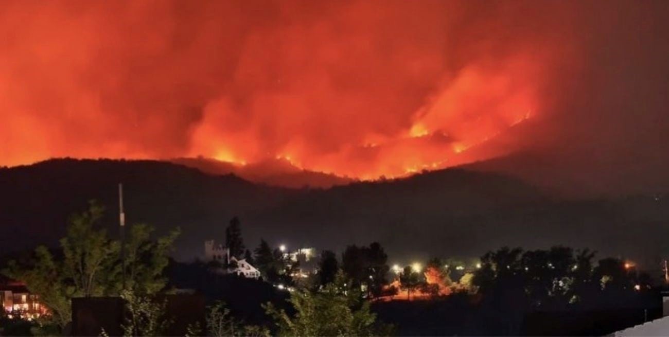Dos focos de incendios activos desafían a los bomberos en San Luis