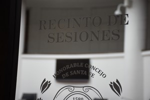 La entrada al recinto del Deliberativo local, en Salta 2943. Crédito: Archivo El Litoral / Mauricio Garín