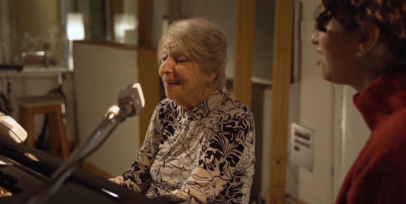 Regina Glazer, pianista de 92 años, estrena "Luz de Amor" en el día de la Música
