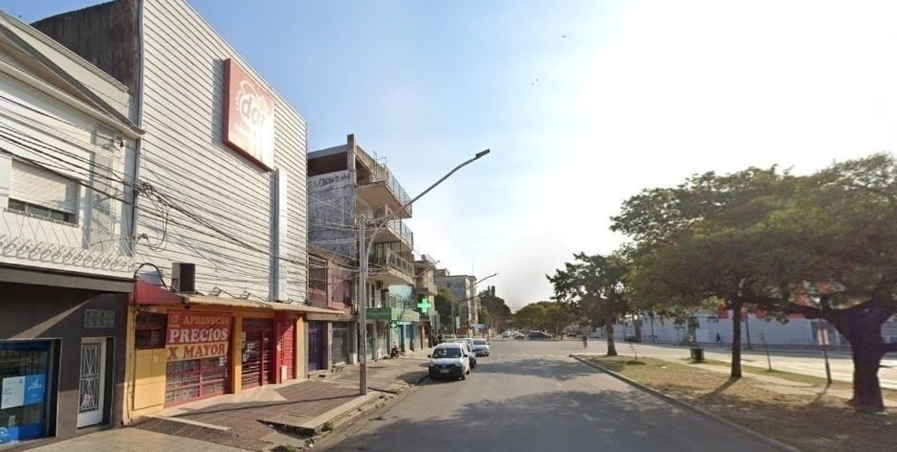 Intentó robar un supermercado, un empleado quiso detenerlo y le mostró una cuchilla 