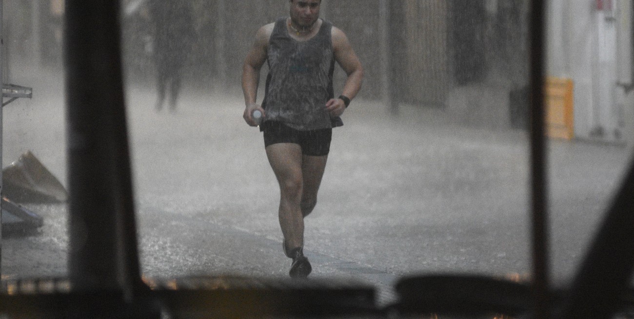 Cayeron 61 mm en un rato y en zona norte de Santa Fe con mayor intensidad

