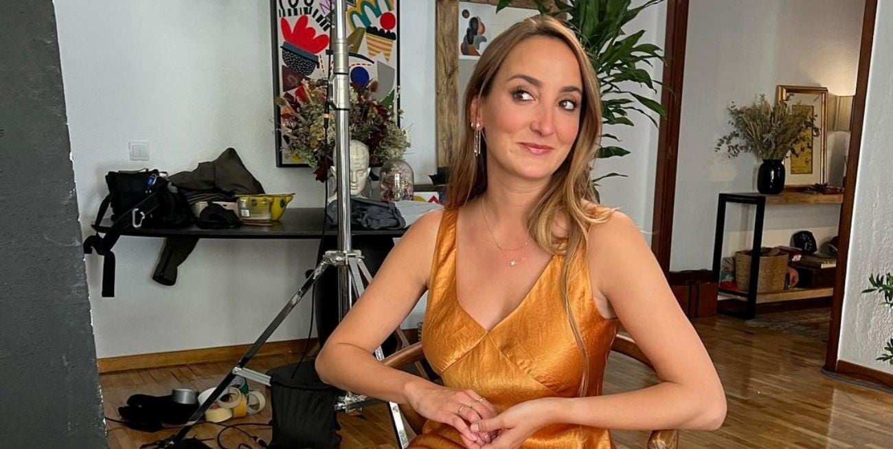 Increíble video: una influencer descubre un gusano vivo en su pie