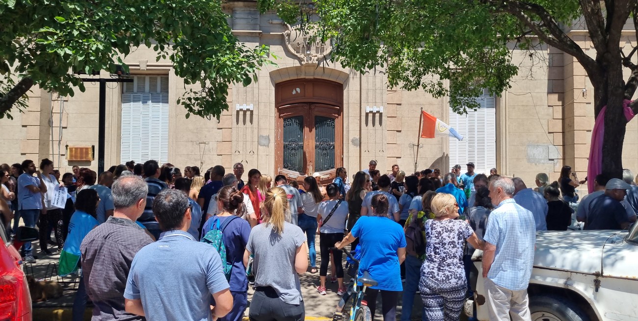 Casilda: abrazo solidario en el Hospital en rechazo a la llegada de presos de Piñero