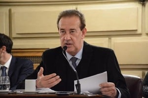 El senador por General Obligado Orfilio Marcón presentó el proyecto de ley para renovar el uso temporal de los bienes en manos de los trabajadores.
