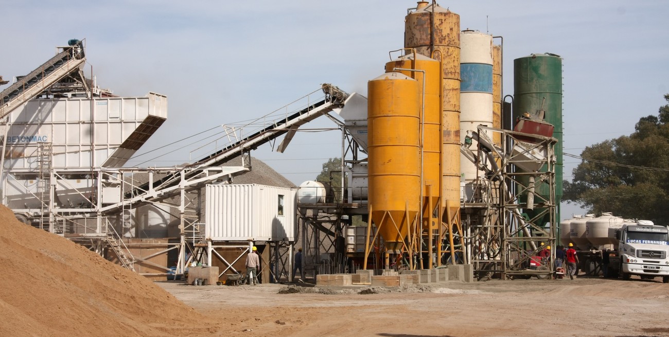 La actividad industrial cayó 1,5% interanual y acumula caídas en cuatro meses seguidos