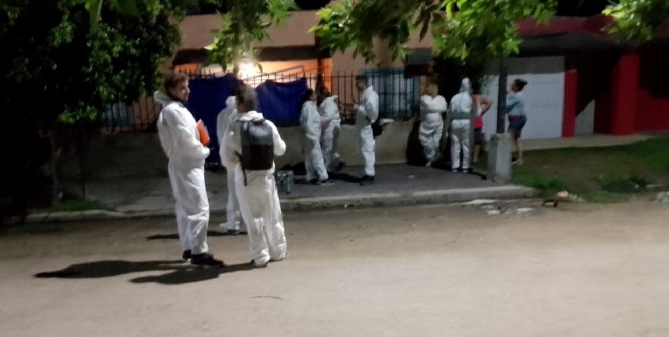 Un joven fue ejecutado a balazos junto a la puerta de una vivienda