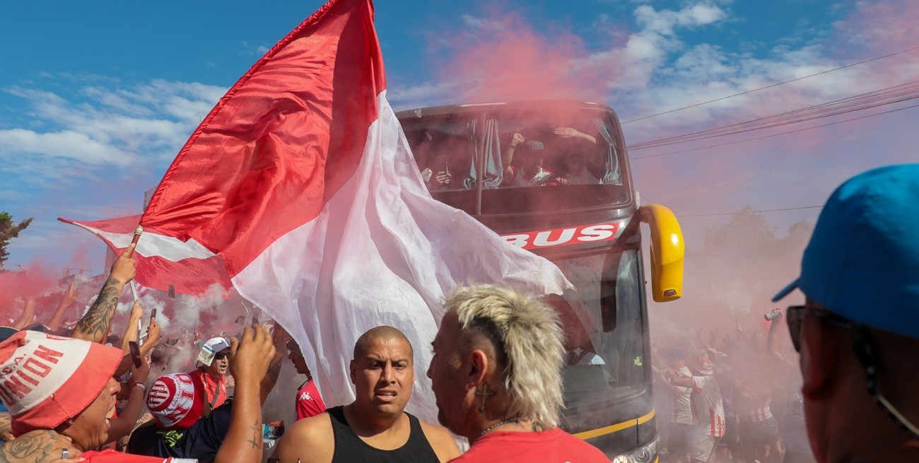 Video: emotiva recepción al plantel de Unión
