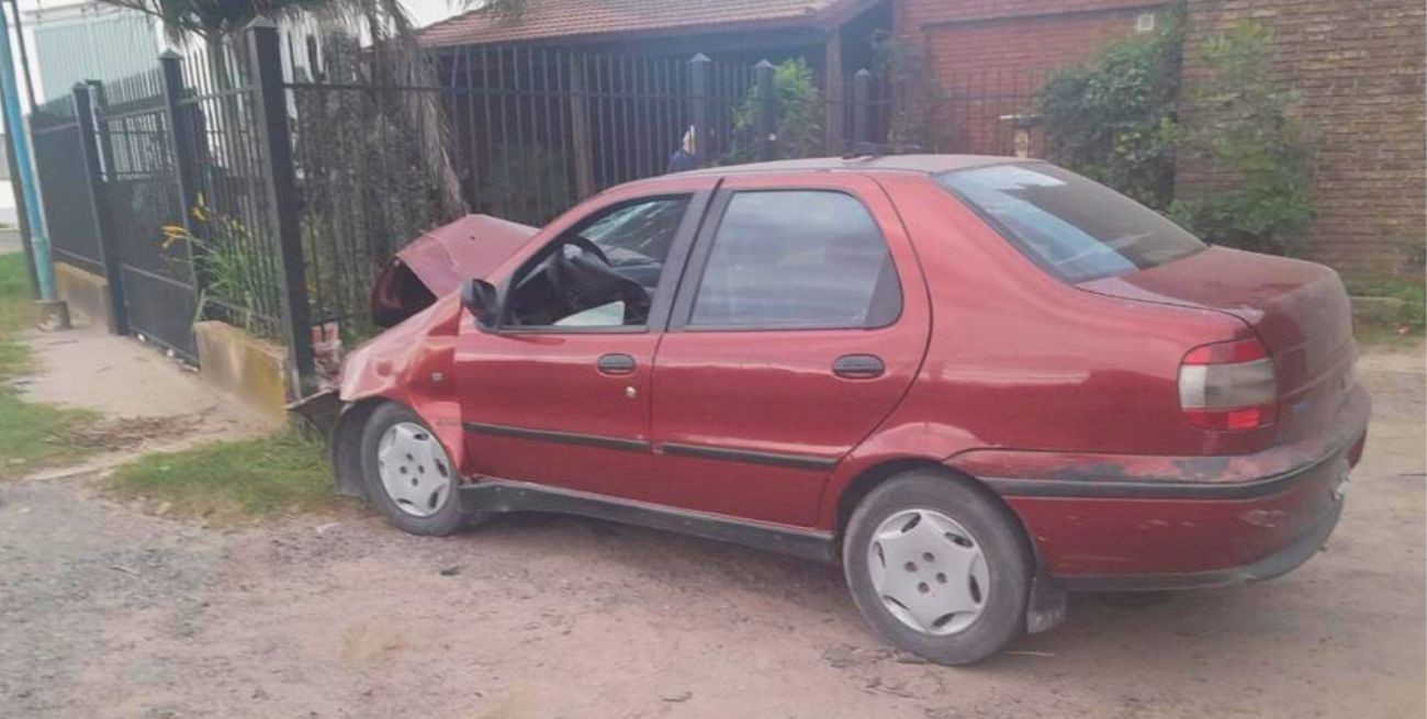 En Recreo: policía herido al chocar su vehículo contra una casa