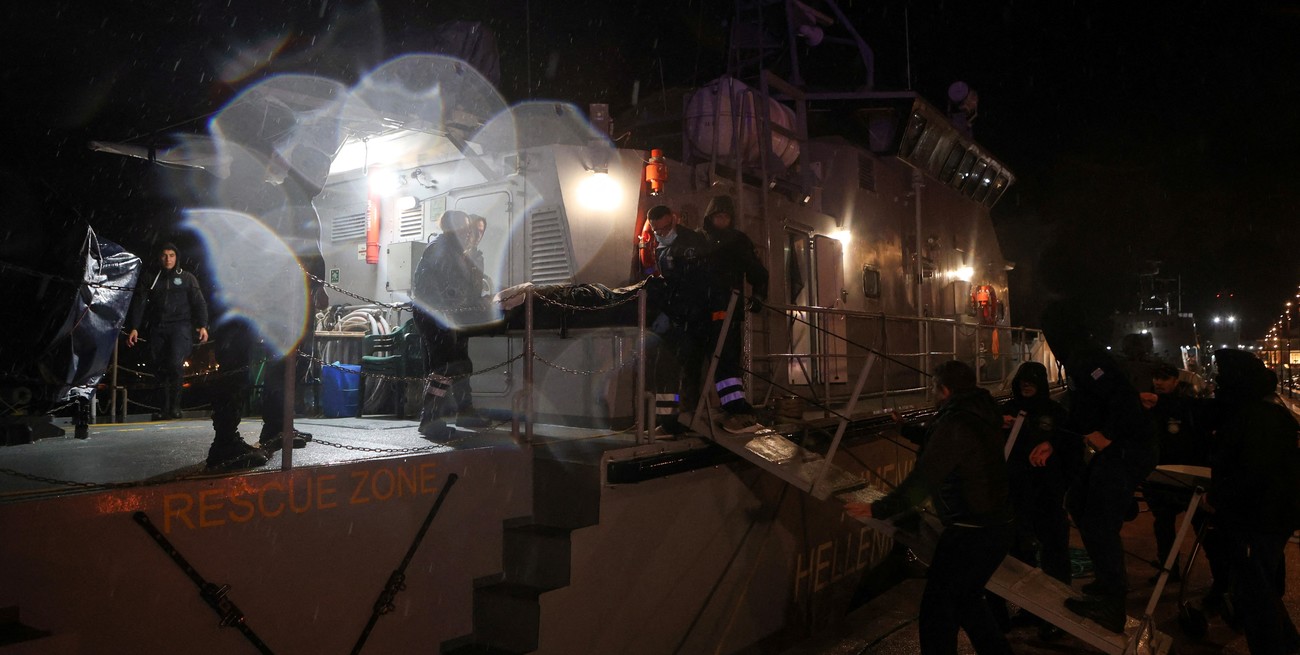 Un muerto tras el naufragio de un carguero frente a las costas de Grecia