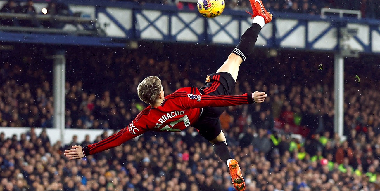 Video: golazo de Garnacho emulando a Ronaldo en el Manchester United