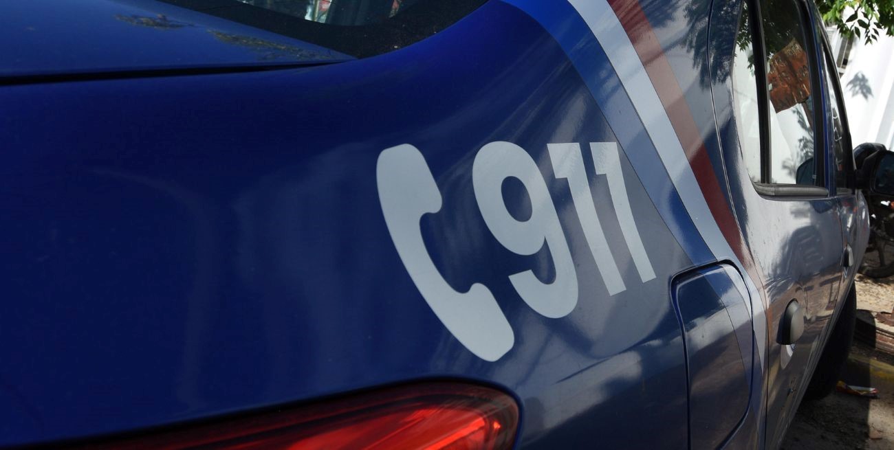 Investigan a dos policías acusados de rociar gas pimienta a un padre y su hijo