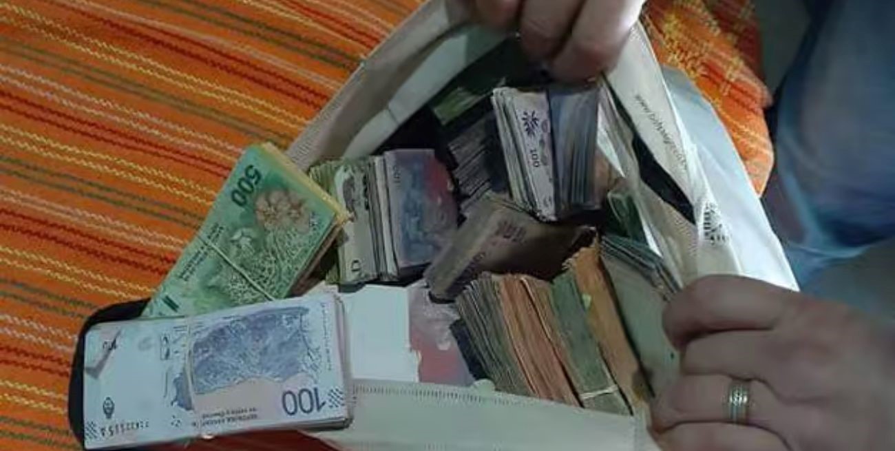 Robaron joyas, 800 dólares y 2.500.000 pesos en una vivienda