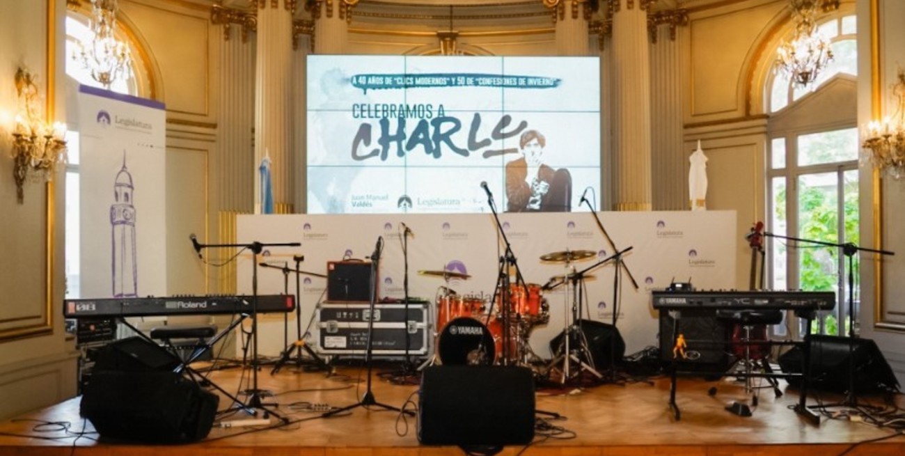 Homenajearon a Charly García en la Legislatura porteña 