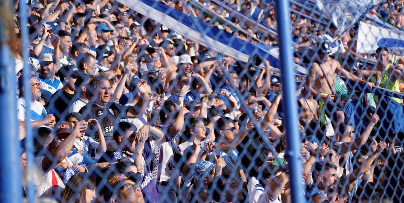 Estaba prófugo por abuso sexual y lo detuvieron cuando fue a ver Vélez - Colón