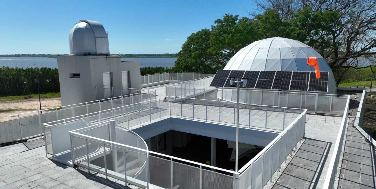 El planetario del CODE lleva ahora el nombre del primer astrónomo criollo de la historia