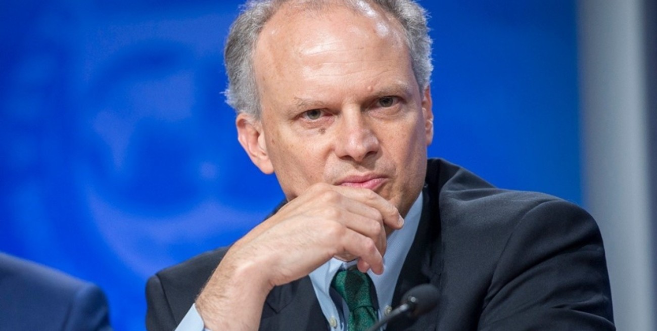 Un exdirector del FMI cuestionó a Caputo y puso en duda un nuevo crédito para la Argentina