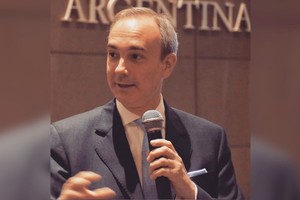 Torrendel es Doctor en Ciencias de la Educación, es autor de varios libros y ensayos sobre la enseñanza privada. 