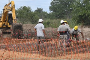 Con los trabajos subterráneos concluidos, ahora comenzó a construirse la estructura de la planta. Foto: Flavio Raina
