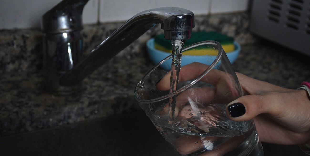 Aguas Santafesinas pide una suba tarifaria del 128%